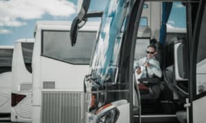 autista in un autobus