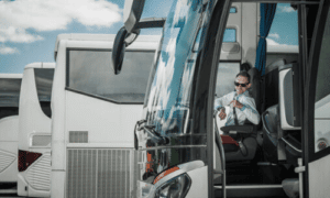 autista in un autobus